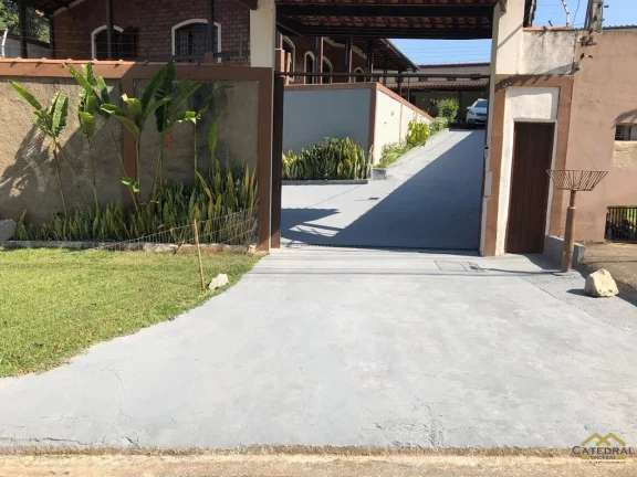 Imagem Linda Casa à venda com 330 m² com 04 Dormitórios em Embu-Guaçu/SP