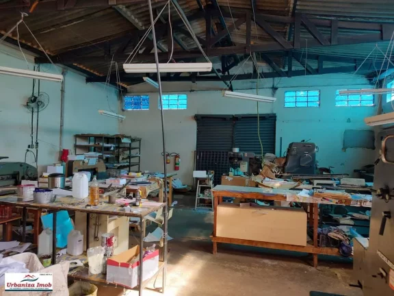 Imagem Salão Comercial de Esquina à Venda na Vila Bandeirantes com 278,75m2