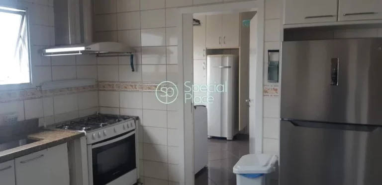Imagem Apartamento com 240m², 4 dormitórios, sendo 3 suítes, 4 vagas, living para 3 ambientes, varanda, ...