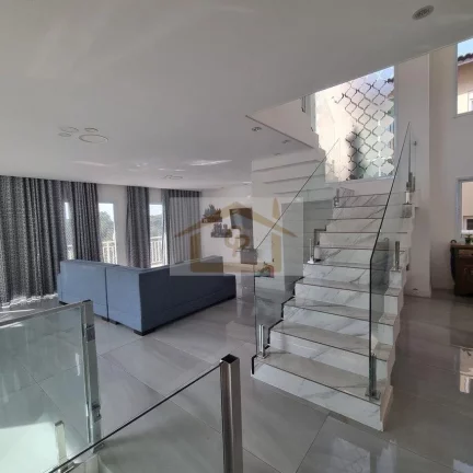 Imagem Linda!!! Casa com 3 quartos sendo Duas Semi Suítes, 4 vagas