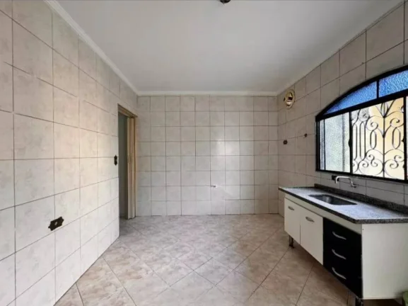 Imagem Casa para Alugar com 55mts, quintal no Jardim Rina