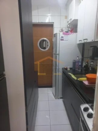 Imagem Apartamento com 65m², dispõe de 3 dormitórios, 1 banheiro, sala para dois ambientes, varanda, coz...