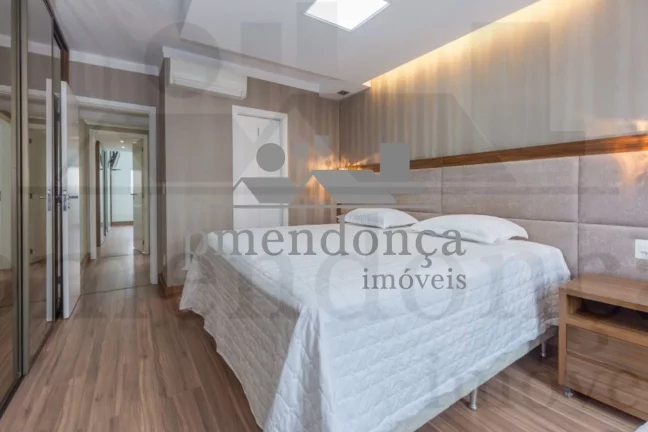 Imagem Apartamento na Vila Romana mobiliado com 3 suítes e 3 vagas, 172 m².