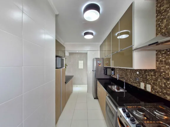 Imagem Apartamento pé na areia à venda em Riviera de São Lourenço - Módulo 8: 3 dormitórios, 2 suítes, 2 vagas, 128m². Varanda gourmet e vista para o mar!