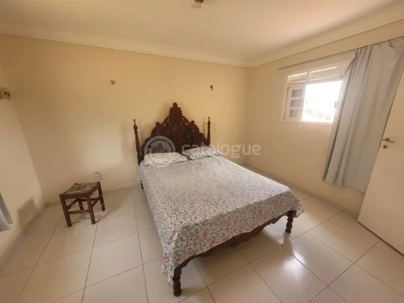 Imagem Casa Padrão à Venda em Lagoa Nova, Natal - 4 Dormitórios
