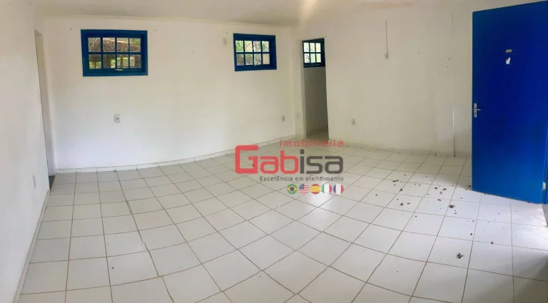 Imagem Espaço Versátil à Venda: Imóvel de 4125 m² com Estrutura de Escola e Quadra na Ferradura