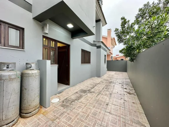 Imagem Casa 4 Dormitórios - Bairro Noiva do Mar