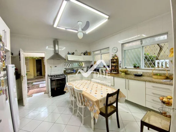 Imagem casa á venda a uma quadra da praia com 3 dormitórios e 1 suíte