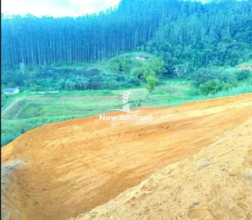 Imagem Terreno a 5 minutos do centro de Araguaia com 1.003 m², com água, energia e platô prontos. Localização privilegiada em Marechal Floriano.