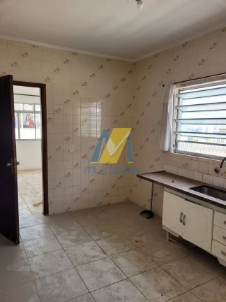 Imagem Casa Sobre Loja com 3 Dormitórios, Suíte e Área de Churrasqueira