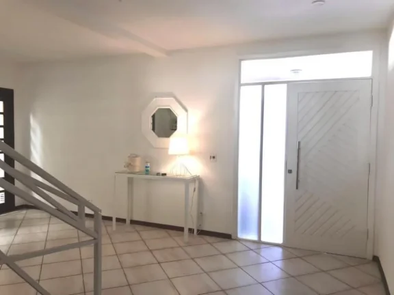 Imagem Casa no Res. Alpha 9 - 300m²