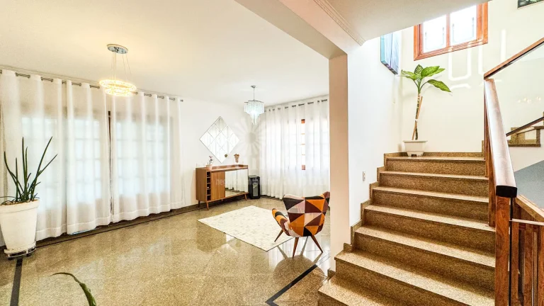 Imagem Casa a venda em Alphaville 11, 4 suítes, 4 vagas, recém reformada por R$3.500.000 Santana de Parnaíba/SP