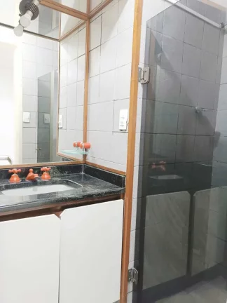 Imagem Apartamento de 2 dormitórios sendo 1 suíte e 1 vaga de garagem no Centro de Balneário Camboriú