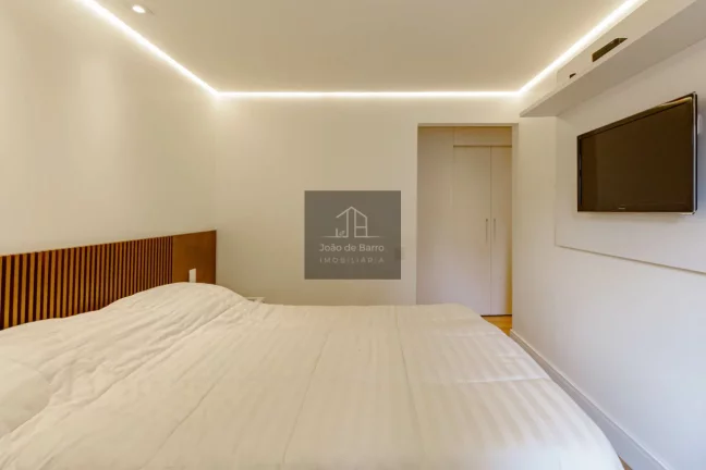 Imagem Apartamento Impecável no Itaim Bibi - 3 Dorms, 1 Suíte, 105m². Viva o Melhor de SP!