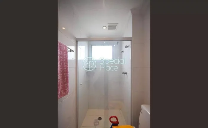 Imagem Amplo apartamento à venda com 4 quartos, sendo 3 suítes, e 5 banheiros no total. Este apartamento ...