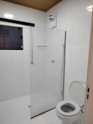 Imagem Casa alto padrão com 3 dormitórios sendo 1 suíte e garagem ampla em Balneário Camboriú