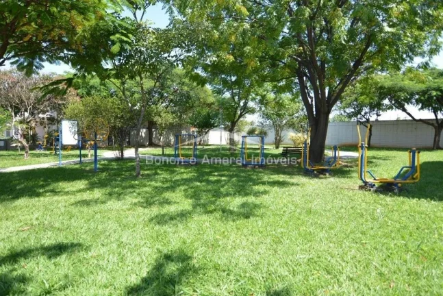 Imagem Excelente lote de esquina, plano e pronto para você construir a casa dos seus sonhos !

342 m²

Co...