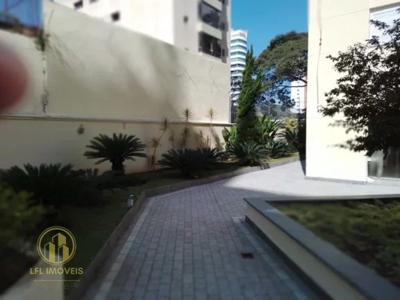 Imagem Espaçoso Apartamento de 3 Quartos em Indianópolis.