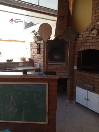 Imagem AMPLO SOBRADO A VENDA NA VILA PRUDENTE COM 5 DORMITÓRIOS E 3 SUITES, PISCINA, CHURRASQUEIRA E FORNO DE PIZZA. 5 VAGAS DE GARAGEM. RUA LARGA, TRANQUILA