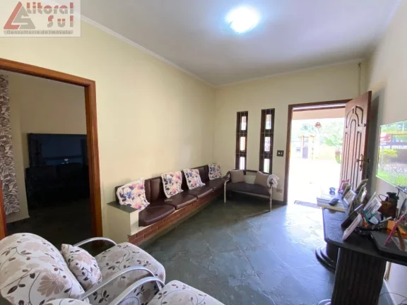 Imagem casa isolada na mirim praia grande