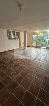 Imagem Imóvel Comercial de Alto Padrão na Barra da Tijuca - 9 Quartos, 2 Suítes, 4 Salas e 5 Vagas de Garagem - Rio de Janeiro-RJ - 982,50m².