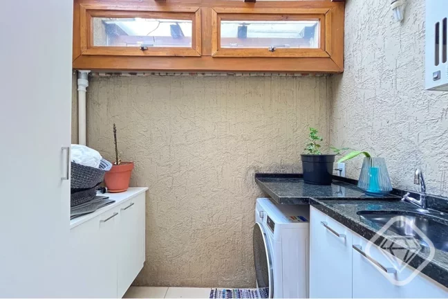 Imagem Sobrado acolhedor com suíte, sótão e varanda no Guarujá

Este sobrado de 2 dormitórios, incluin...
