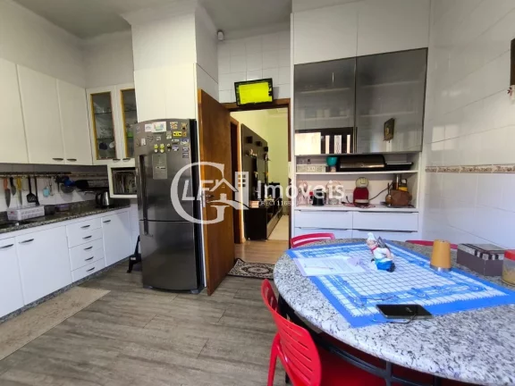 Imagem Impecável residência à venda em Campo Grande-MS, Jardim dos Estados: 3 quartos, 1 suíte, 2 salas, 2 banheiros, com edícula, 4 vagas de garagem, 210m².