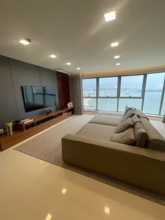Imagem Apartamento com 4 suítes à venda no edifício Yachthouse em Balneário Camboriú/S