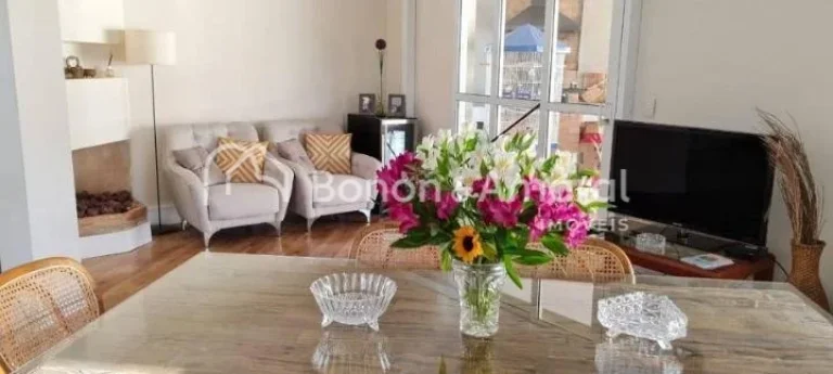 Imagem Linda casa à venda em Valinhos/SP, em condomínio fechado, com 4 quartos, piscina e ar condicionado...