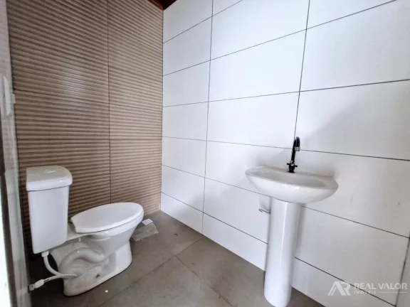 Imagem Casa Modernizada de 03 Dormitórios para Locação no Bairro Gralha Azul em Fazenda Rio Grande