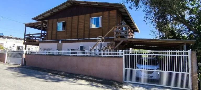Imagem Sobrado com 5 quartos sendo 3 Suítes e com piscina para venda em Barra Velha - SC