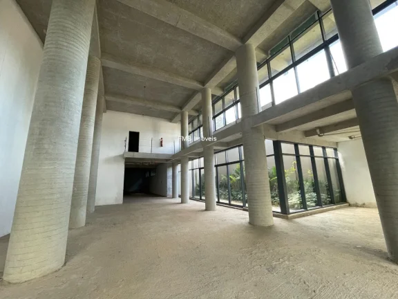 Imagem Espaço Comercial Impecável na Vila Ipojuca, São Paulo-SP: 1 Sala, 6 Banheiros, 20 Vagas de Garagem, 1.200m² de Área!