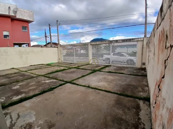 Imagem Casa sobreposta bem localizado à venda em Peruíbe