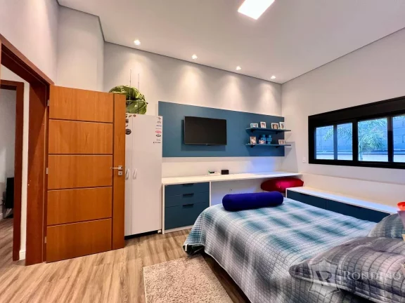 Imagem Casa t?(C)rrea em condomínio moderna com 03 suítes, escritório e cinema.