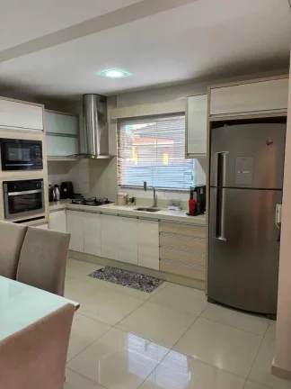 Imagem Sobrado com 3 dormitórios sendo 1 suíte e 2 vagas - Iririú | Joinville/SC