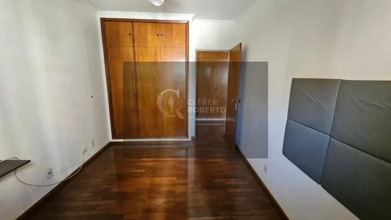 Imagem Amplo Apartamento com Sacada – 142m² e 2 Vagas no Centro