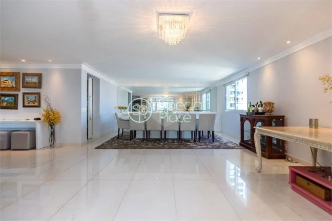 Imagem Requinte e bom gosto em 290m2 com uma planta excelente, living para três ambientes com varanda gour...