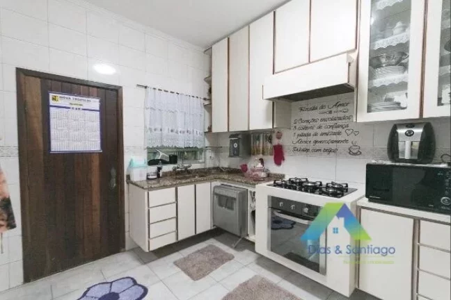 Imagem Casa à venda com 205m², 3 quartos e 2 vagas