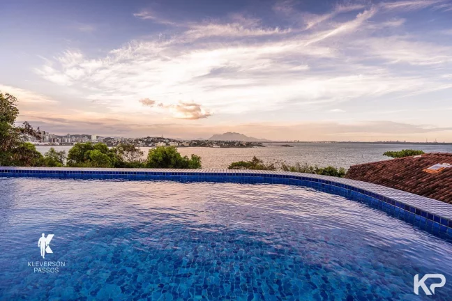 Imagem Casa com 4 dormitórios à venda, 421 m² por R$ 3.950.000,00 - Praia da Costa - Vila Velha/ES