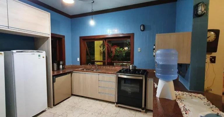 Imagem Casa na Praia com 5 Vagas de Garagem, frente mar , em Balneário Piçarras, Santa Catarina