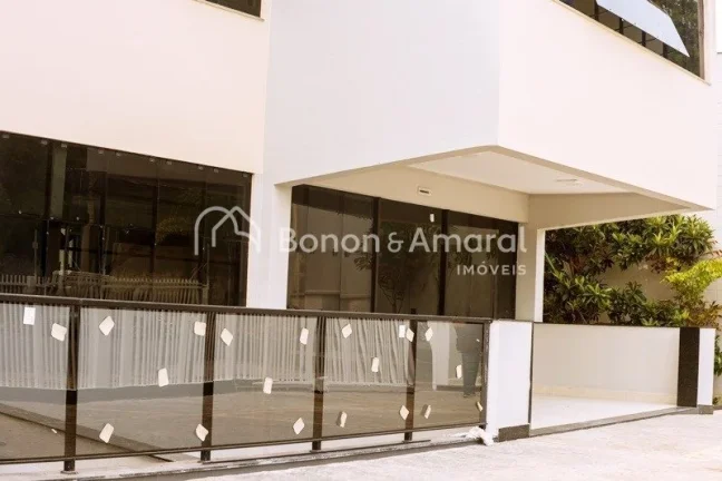 Imagem Venda de prédio comercial, no Jardim do Lago, em Campinas!
Zoneamento ZM 2.
Local de fácil acesso ...