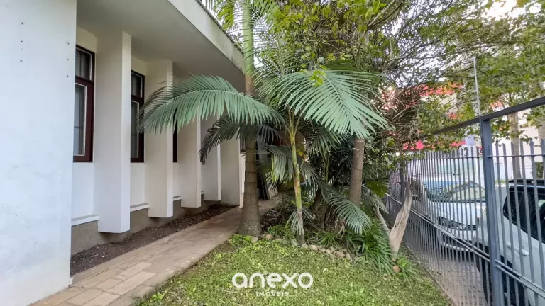 Imagem Casa comercial ampla para locação em Blumenau – 246m², 6 salas e vagas de garagem
