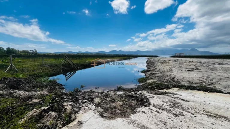 Imagem casa com lagoa, acesso a lagoa, lagoa, piscina, condomínio