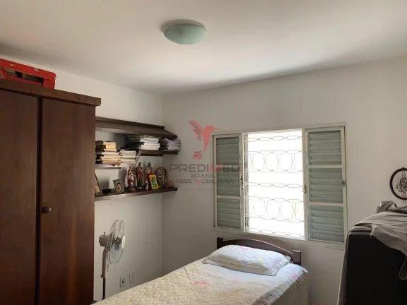 Imagem Compre essa ...oacute;tima casa, localizada no bairro Portal das Colinas. O im...oacute;vel cont...e...