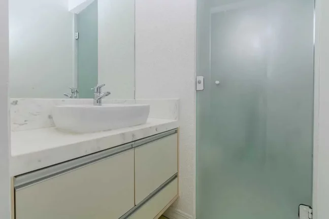 Imagem Apartamento mobiliado de 3 suítes sendo 2 demi e 2 vagas de garagem no Centro de Balneário Camboriú