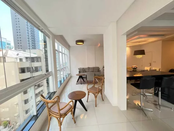 Imagem Apartamento mobiliado com 3 suítes e vaga de garagem dupla em Itapema