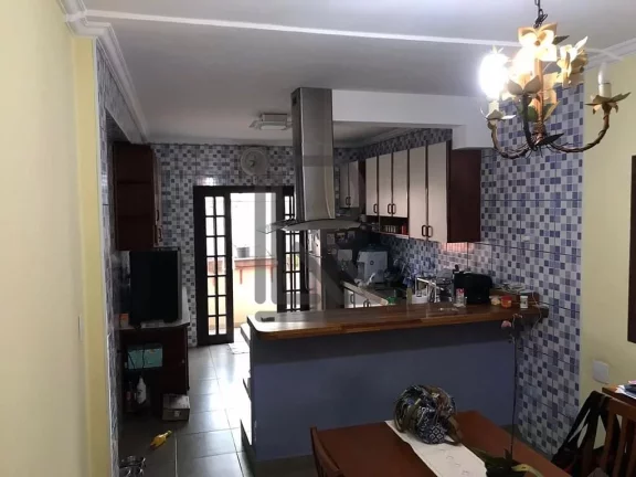 Imagem Sobrado Triplex localizado ao lado do aeroporto de Congonhas