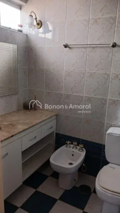 Imagem Amplo apartamento duplex, com 3 dormitorios grandes, sendo uma suite com closet e hidro. Ar condicio...