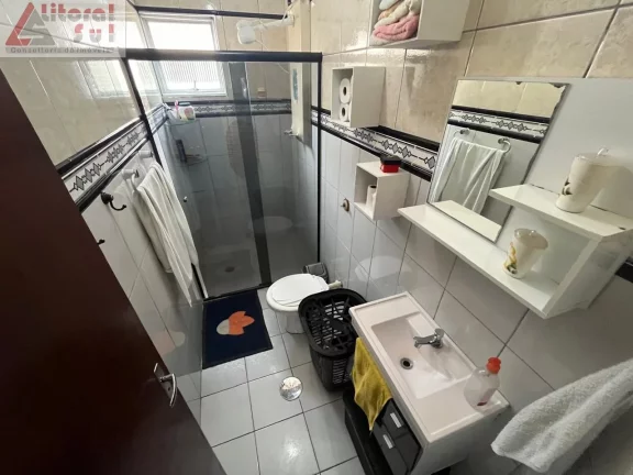 Imagem Casa à venda em Praia Grande-SP, bairro Nova Mirim, 2 quartos, 1 sala, 2 banheiros, 2 vagas, 70m².
