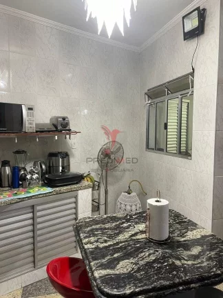 Imagem ...lt;br...gt;Linda casa localizada no Centro de Guaratinguet...aacute;, pr...oacute;xima a diversos...